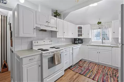 4810 SE 136th Ave, Portland, OR 97236 - Photo 9