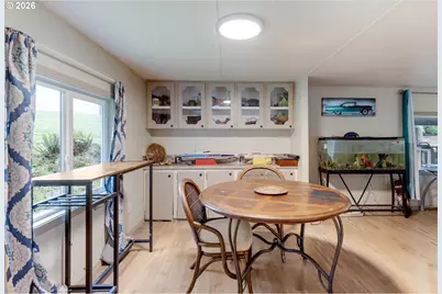 215 North Ave, Kelso, WA 98626 - Photo 9