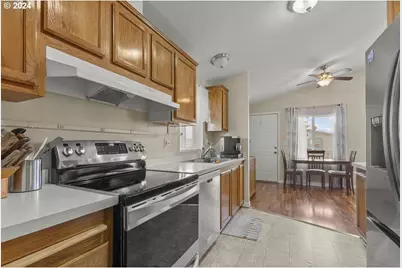 4293 Lemon St NE, Salem, OR 97305 - Photo 9