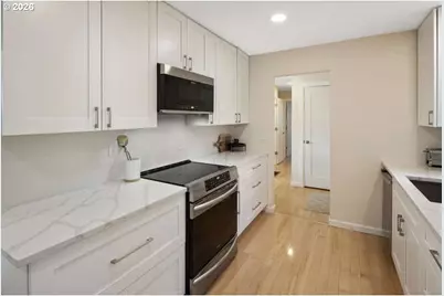 2738 SW Moss St, Portland, OR 97219 - Photo 13