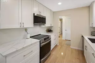 2738 SW Moss St, Portland, OR 97219 - Photo 13