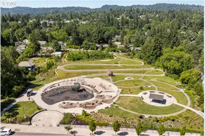 2738 SW Moss St, Portland, OR 97219 - Photo 41