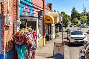 2738 SW Moss St, Portland, OR 97219 - Photo 43