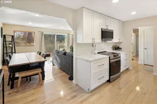 2738 SW Moss St, Portland, OR 97219 - Photo 3