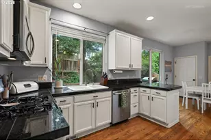 10375 SW Dunlin Pl, Beaverton, OR 97007 - Photo 9