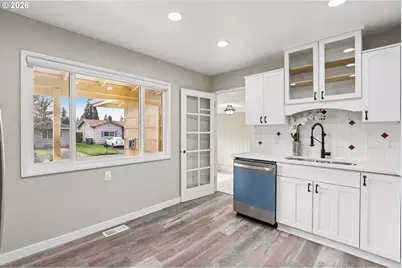 18021 SE Mill Ct, Portland, OR 97233 - Photo 9