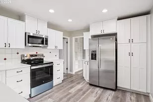 18021 SE Mill Ct, Portland, OR 97233 - Photo 13