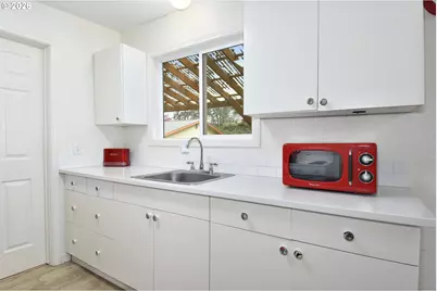 2410 SE Tarbell Ave, Milwaukie, OR 97267 - Photo 29