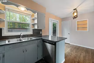 5425 N Syracuse St, Portland, OR 97203 - Photo 9