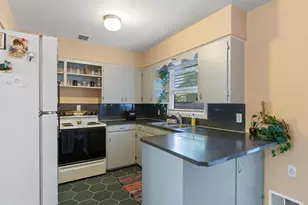 5425 N Syracuse St, Portland, OR 97203 - Photo 9