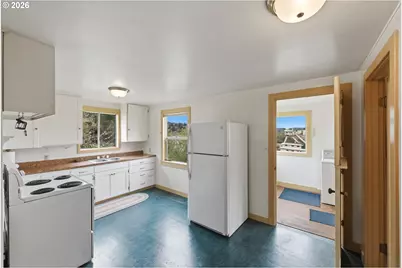 116 Fink St, Coos Bay, OR 97420 - Photo 21