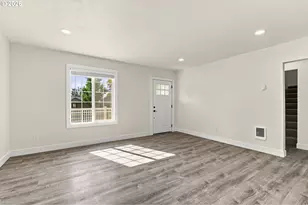 187 37th St, Springfield, OR 97478 - Photo 9