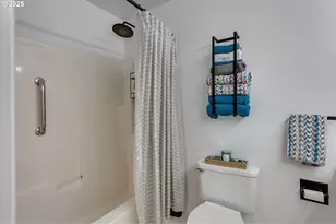 5110 S Landing Dr, Portland, OR 97239 - Photo 31