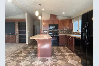 1207 E 10th, The Dalles, OR 97058 - Photo 5