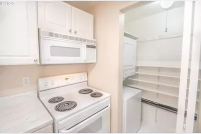 14095 SW Walker Rd #71, Beaverton, OR 97005 - Photo 9