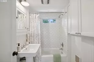 2555 NW Savier St, Portland, OR 97210 - Photo 17