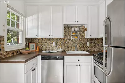 2555 NW Savier St #2, Portland, OR 97210 - Photo 7