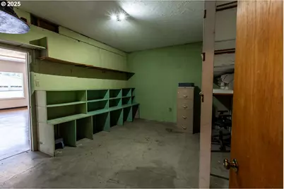 47597 Highway 58, Oakridge, OR 97463 - Photo 15