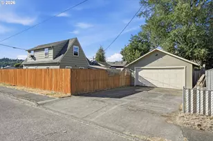 208 SW 3rd Ave, Kelso, WA 98626 - Photo 5