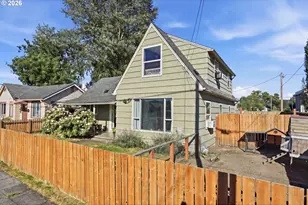 208 SW 3rd Ave, Kelso, WA 98626 - Photo 7