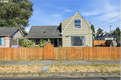 208 SW 3rd Ave, Kelso, WA 98626 - Photo 1