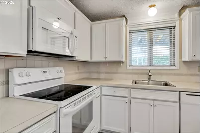 864 NE Fleming Ave, Gresham, OR 97030 - Photo 11