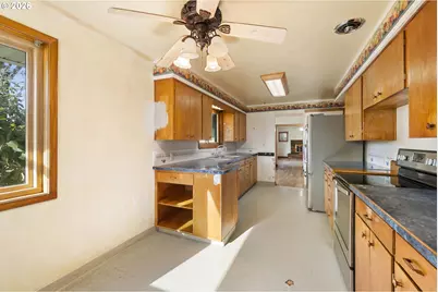 894 Meadowlawn Dr SE, Salem, OR 97317 - Photo 21