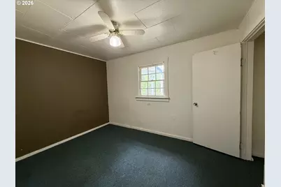 420 SW 4th Ave, Myrtle Creek, OR 97457 - Photo 17