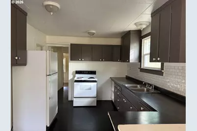 420 SW 4th Ave, Myrtle Creek, OR 97457 - Photo 9