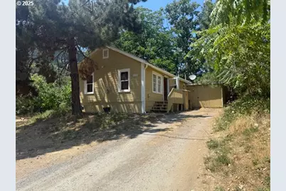 420 SW 4th Ave, Myrtle Creek, OR 97457 - Photo 3