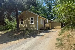 420 SW 4th Ave, Myrtle Creek, OR 97457 - Photo 3