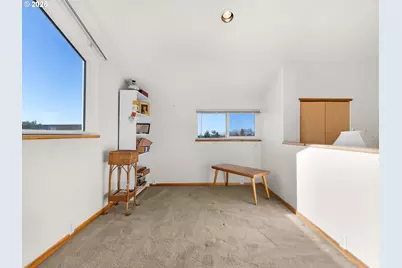 325 W Niagara Ave, Astoria, OR 97103 - Photo 13