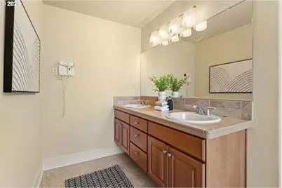 4678 NW Oxbridge Dr, Portland, OR 97229 - Photo 29