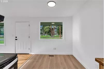 398 21st St, Salem, OR 97301 - Photo 9