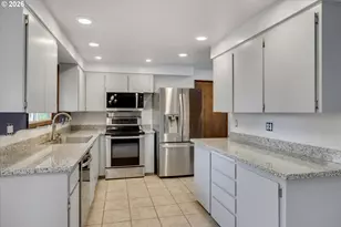 9885 SW Sattler St, Portland, OR 97224 - Photo 11