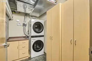1221 SW 10th Ave, Portland, OR 97205 - Photo 3