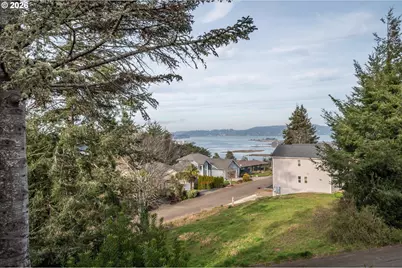 875 Signal Way, Coos Bay, OR 97420 - Photo 31
