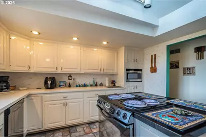 875 Signal Way, Coos Bay, OR 97420 - Photo 21