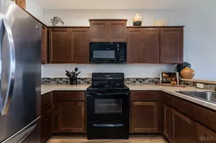 33279 SW Havlik Dr, Scappoose, OR 97056 - Photo 9