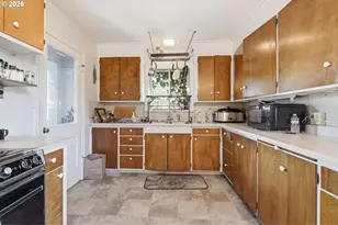 1401 N Goerig St, Woodland, WA 98674 - Photo 5