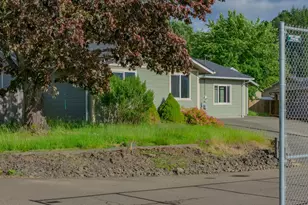 1816 Sunset Ct, Myrtle Point, OR 97458 - Photo 11