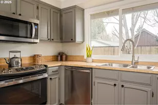 1916 NE 13th Ave, Hillsboro, OR 97124 - Photo 13