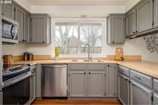 1916 NE 13th Ave, Hillsboro, OR 97124 - Photo 11