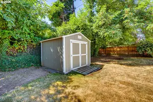 11810 NE Siskiyou St, Portland, OR 97220 - Photo 17
