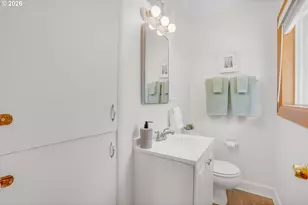 11810 NE Siskiyou St, Portland, OR 97220 - Photo 13
