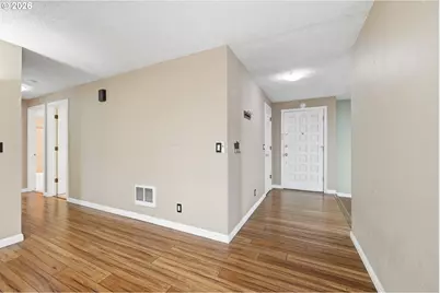 2555 15th St, Springfield, OR 97477 - Photo 3
