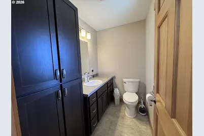 950 Arthur Ave, Cottage Grove, OR 97424 - Photo 3