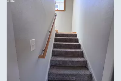 950 Arthur Ave, Cottage Grove, OR 97424 - Photo 13