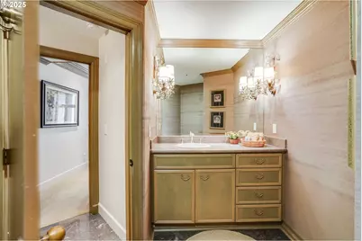 305 S Montgomery St #F409, Portland, OR 97201 - Photo 25