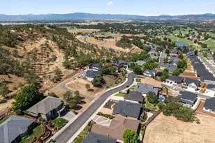 1330 Poppy Ridge Dr, Eagle Point, OR 97524 - Photo 1